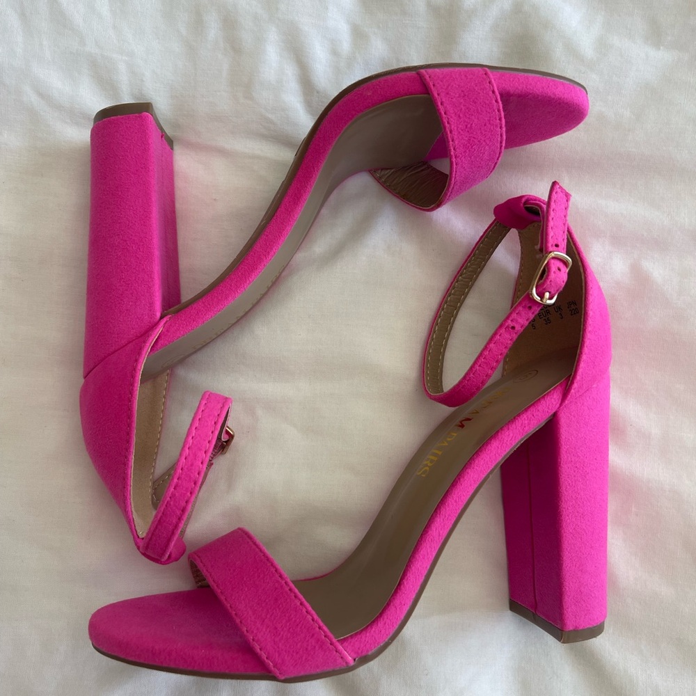 NWOT Dream Pairs Pink Block Heels